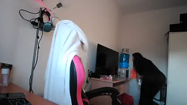 Snapshot of Yulian_Milf chatting on 02.26.26 Yulian Milf online show from 02.26.26