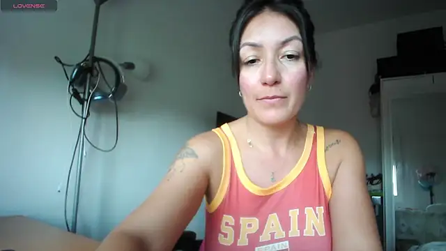 Snapshot of Yulian_Milf chatting on 07.10.26 Yulian Milf online show from 07.10.26