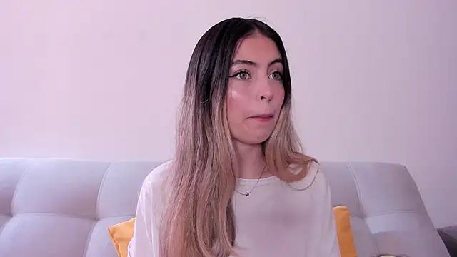 Snapshot of Fernanda_aaaa chatting on 06.22.26 Fernanda aaaa online show from 06.22.26
