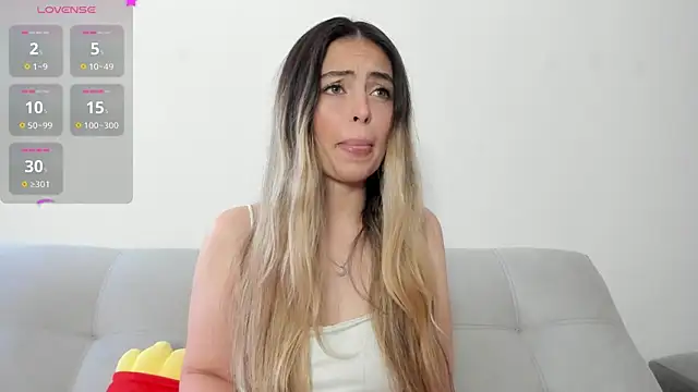 Snapshot of Fernanda_aaaa chatting on 06.25.26 Fernanda aaaa online show from 06.25.26