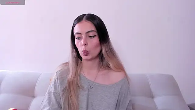 Snapshot of Fernanda_aaaa chatting on 06.26.26 Fernanda aaaa online show from 06.26.26