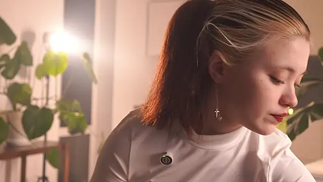 Snapshot of EleniRoeber chatting on 02.27.26 EleniRoeber online show from 02.27.26