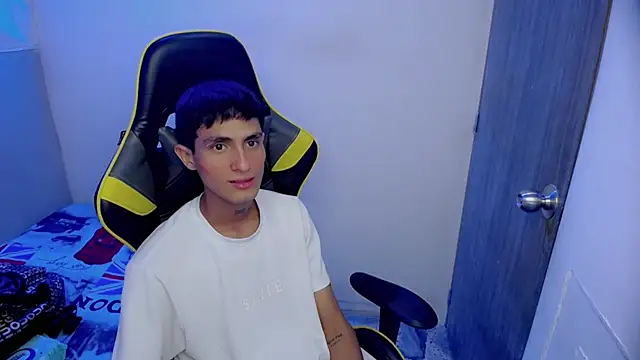 Snapshot of Akyra_latinn chatting on 02.26.26 Akyra latinn online show from 02.26.26