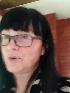 Snapshot of AliceSwan57 chatting on 04.13.26 AliceSwan57 online show from 04.13.26