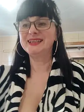Snapshot of AliceSwan57 chatting on 04.14.26 AliceSwan57 online show from 04.14.26