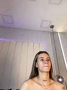 Snapshot of JuliaColemann chatting on 02.04.26 JuliaColemann online show from 02.04.26