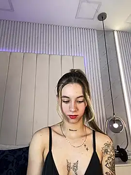 Snapshot of JuliaColemann chatting on 02.05.26 JuliaColemann online show from 02.05.26