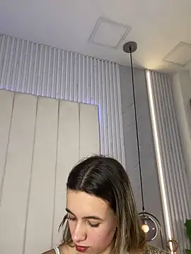 Snapshot of JuliaColemann chatting on 04.18.26 JuliaColemann online show from 04.18.26