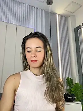 Snapshot of JuliaColemann chatting on 04.24.26 JuliaColemann online show from 04.24.26