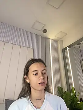 Snapshot of JuliaColemann chatting on 05.20.26 JuliaColemann online show from 05.20.26