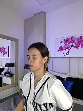 Snapshot of JuliaColemann chatting on 07.06.26 JuliaColemann online show from 07.06.26