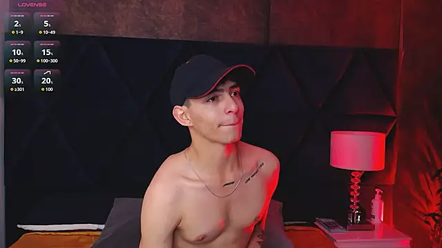 Logan Woods online show from 03.04.26