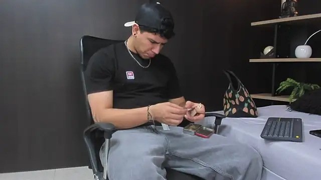 Snapshot of Tobias_Vega chatting on 02.24.26 Tobias Vega online show from 02.24.26