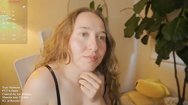 Snapshot of Scarlett_NoirMuse chatting on 05.18.26 Scarlett NoirMuse online show from 05.18.26