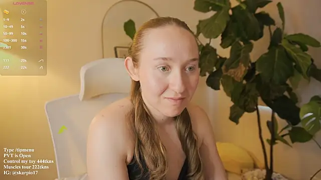 Snapshot of Scarlett_NoirMuse chatting on 05.19.26 Scarlett NoirMuse online show from 05.19.26