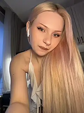 Snapshot of DayaFoxy chatting on 04.27.26 DayaFoxy online show from 04.27.26