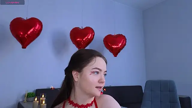 Snapshot of MillaKowal chatting on 02.14.26 MillaKowal online show from 02.14.26