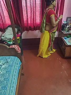 Snapshot of Little-Roshni chatting on 06.16.26 Little-Roshni online show from 06.16.26