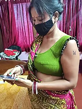 Snapshot of Little-Roshni chatting on 06.27.26 Little-Roshni online show from 06.27.26