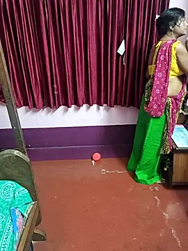 Snapshot of Little-Roshni chatting on 07.27.26 Little-Roshni online show from 07.27.26