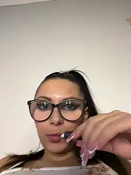 Snapshot of HiddendesireXO01 chatting on 02.20.26 HiddendesireXO01 online show from 02.20.26