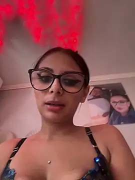 Snapshot of HiddendesireXO01 chatting on 06.03.26 HiddendesireXO01 online show from 06.03.26