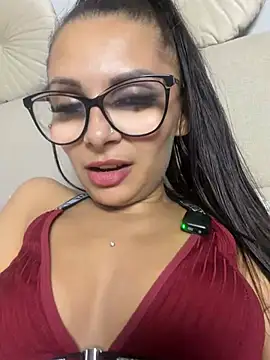 Snapshot of HiddendesireXO01 chatting on 06.26.26 HiddendesireXO01 online show from 06.26.26