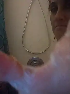 Snapshot of BusyB1983 chatting on 04.01.26 BusyB1983 online show from 04.01.26