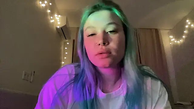 Snapshot of Lulu_Di chatting on 04.19.26 Lulu Di online show from 04.19.26