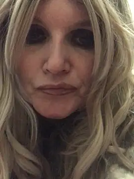 Snapshot of Snejnaya chatting on 02.02.26 Snejnaya online show from 02.02.26