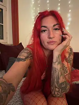 Snapshot of MrsRedFoxy chatting on 04.22.26 MrsRedFoxy online show from 04.22.26