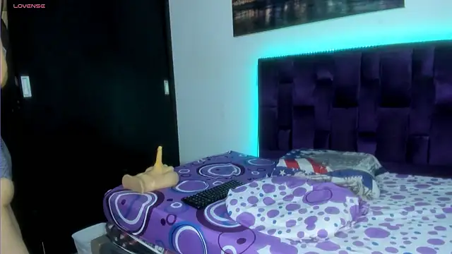 Snapshot of Ninna_Vergara chatting on 02.10.26 Ninna Vergara online show from 02.10.26