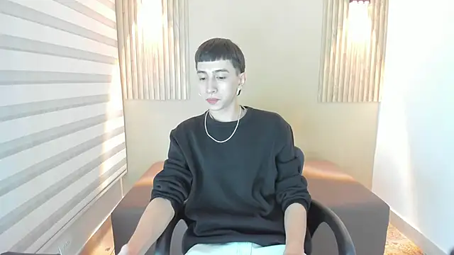 Snapshot of lian_cameron chatting on 02.11.26 lian cameron online show from 02.11.26