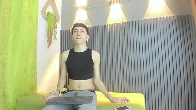 Snapshot of lian_cameron chatting on 02.28.26 lian cameron online show from 02.28.26