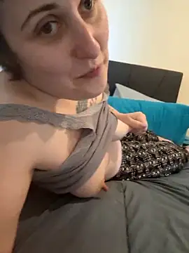 Snapshot of Tiara_XOX chatting on 02.25.26 Tiara XOX online show from 02.25.26