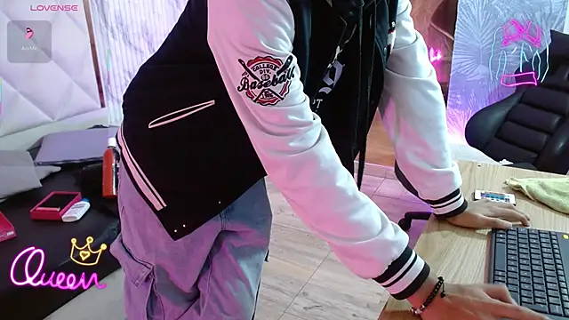 Snapshot of osamu_tay chatting on 02.05.26 osamu tay online show from 02.05.26