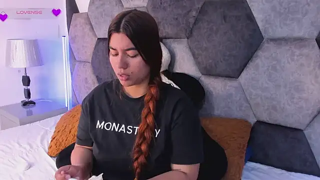 Snapshot of DulceJones chatting on 02.26.26 DulceJones online show from 02.26.26