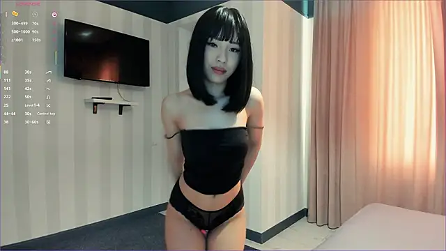 Snapshot of laumalove chatting on 02.01.26 laumalove online show from 02.01.26