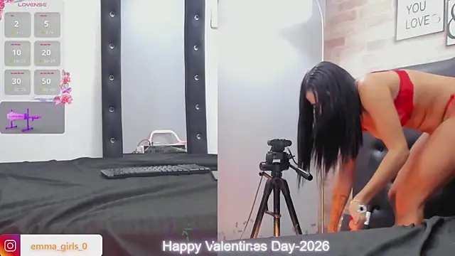 Snapshot of emmagirl0 chatting on 02.14.26 emmagirl0 online show from 02.14.26