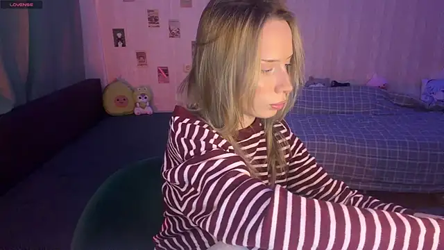 Snapshot of DellaCampbell chatting on 05.12.26 DellaCampbell online show from 05.12.26