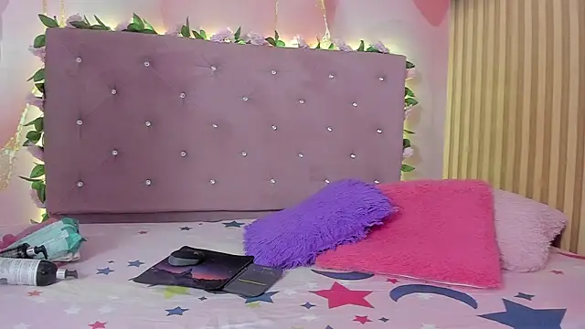 Snapshot of Melanie__Evans chatting on 04.21.26 Melanie Evans online show from 04.21.26
