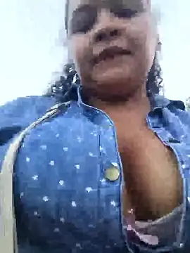 Snapshot of Adina_Skaly chatting on 05.20.26 Adina Skaly online show from 05.20.26
