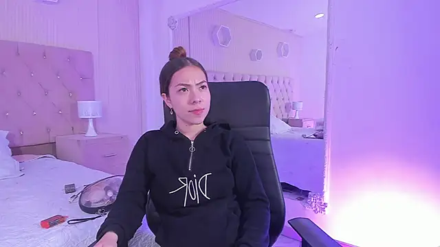 Snapshot of lizzyrossie chatting on 02.06.26 lizzyrossie online show from 02.06.26