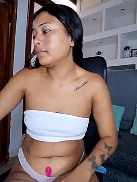 Snapshot of Layla_em chatting on 03.01.26 Layla em online show from 03.01.26