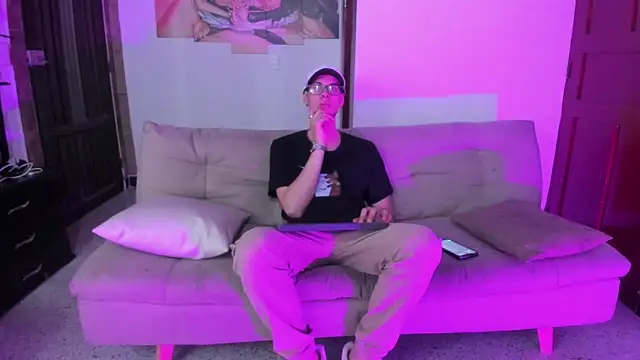 Snapshot of Vlad__night chatting on 02.27.26 Vlad night online show from 02.27.26