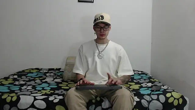 Snapshot of Vlad__night chatting on 04.29.26 Vlad night online show from 04.29.26