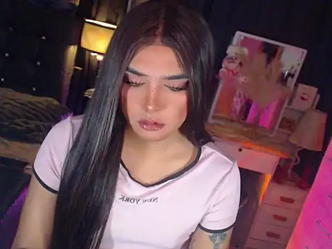 Snapshot of Katezorah chatting on 02.25.26 Katezorah online show from 02.25.26