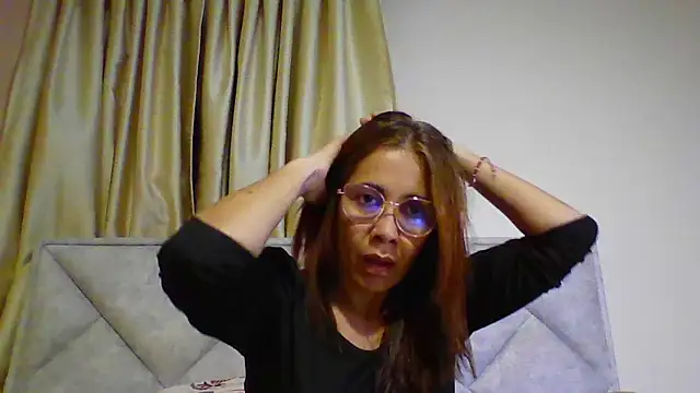 Snapshot of camila_star10 chatting on 05.10.26 camila star10 online show from 05.10.26