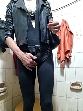 Snapshot of veronicatvcroosleather chatting on 02.07.26 veronicatvcroosleather online show from 02.07.26