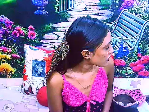 Snapshot of IndianPretty14u2Luv chatting on 05.12.26 IndianPretty14u2Luv online show from 05.12.26